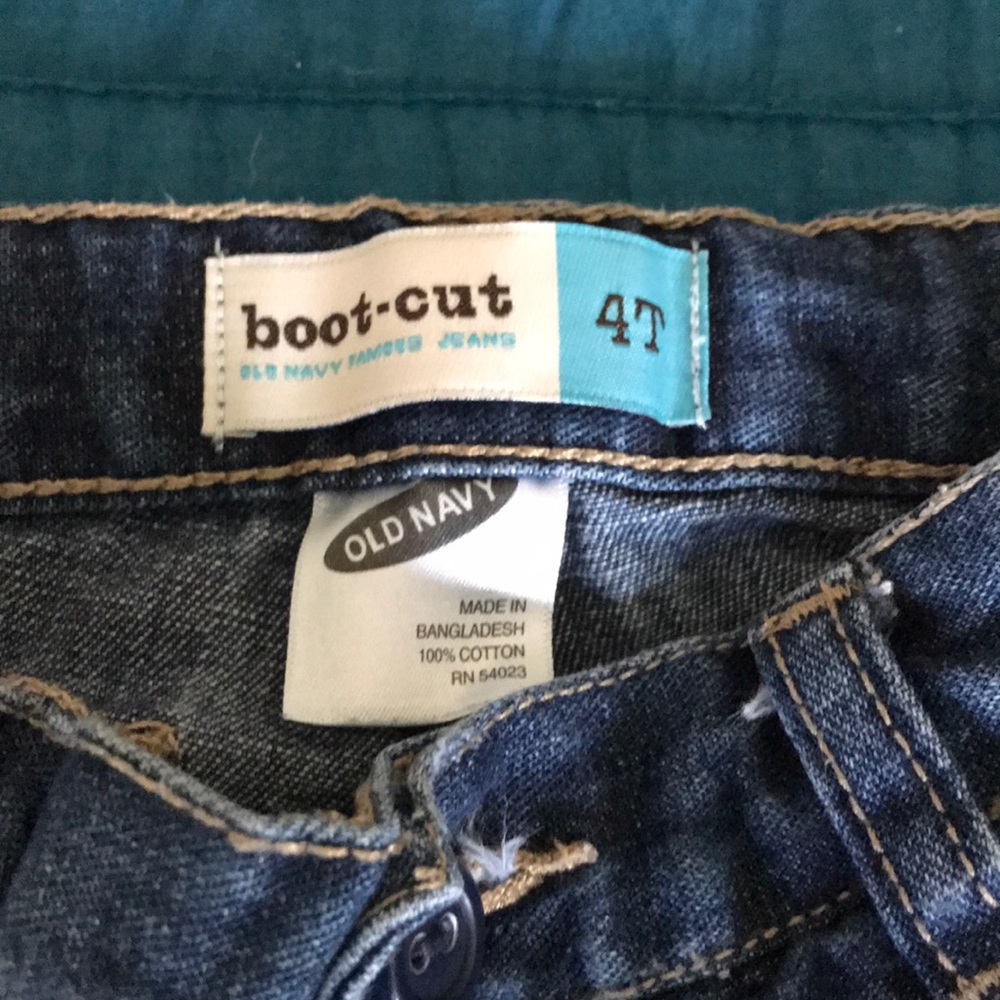 #45 Jeans with button detail - Picture 4 of 4